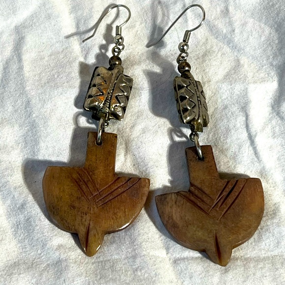 Beautiful polished bird and silver earrings. - Picture 1 of 3